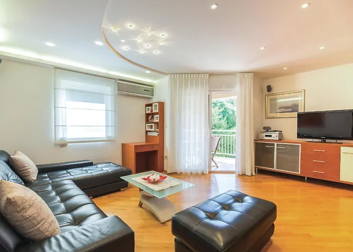 Cozy In With Kitchen Apartment