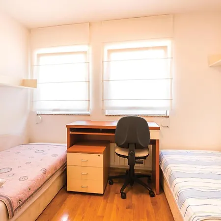 Cozy In With Kitchen Apartment