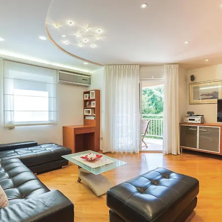 Cozy In With Kitchen Apartment